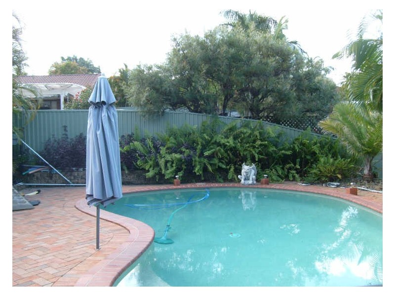 18 Perth Square, Highland Park QLD 4211