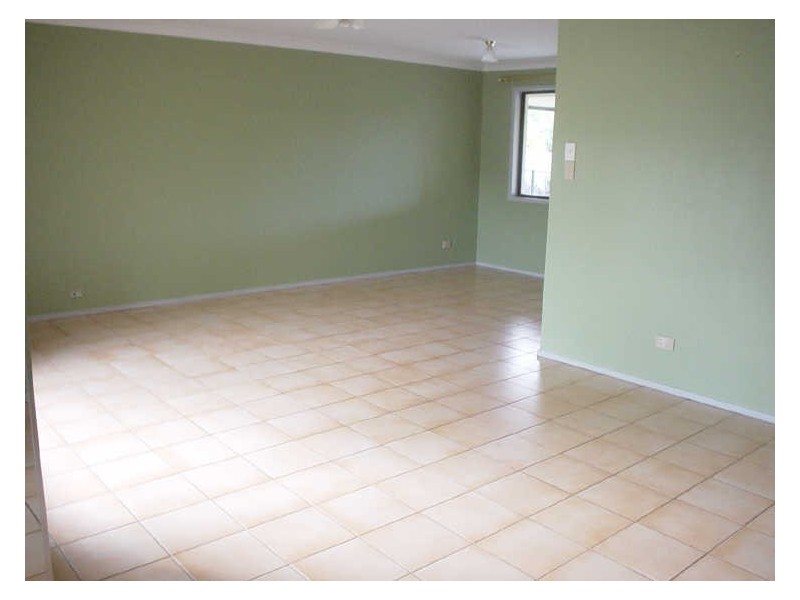 18 Perth Square, Highland Park QLD 4211