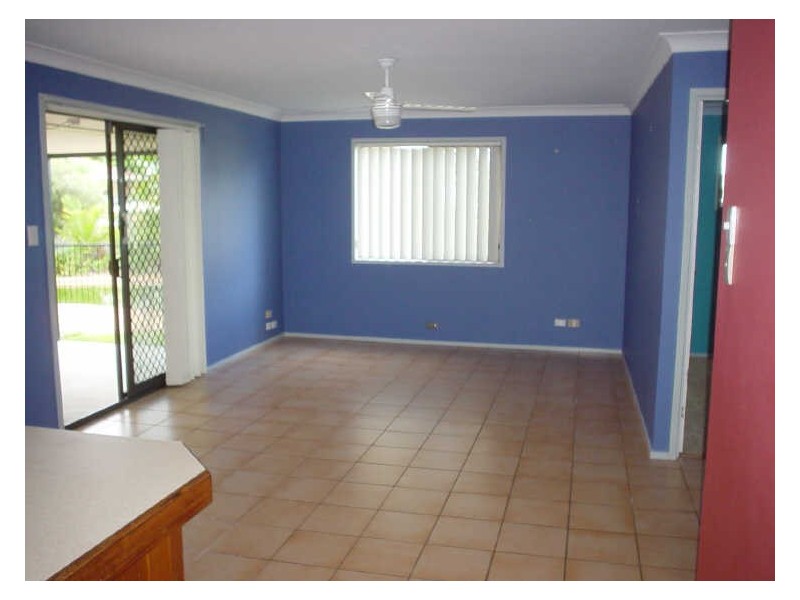 18 Perth Square, Highland Park QLD 4211