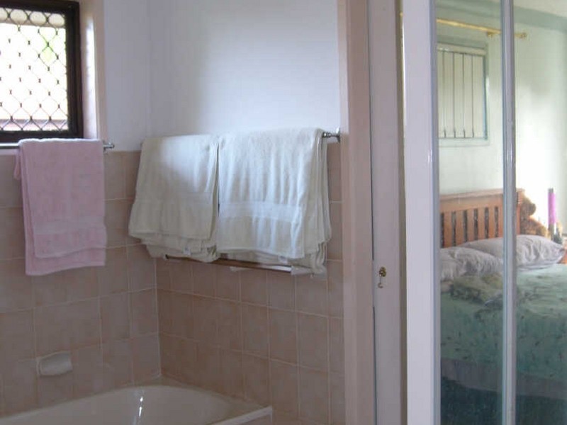 18 Perth Square, Highland Park QLD 4211