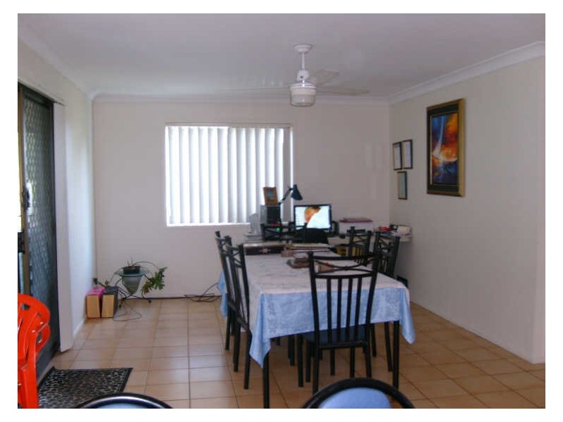 18 Perth Square, Highland Park QLD 4211