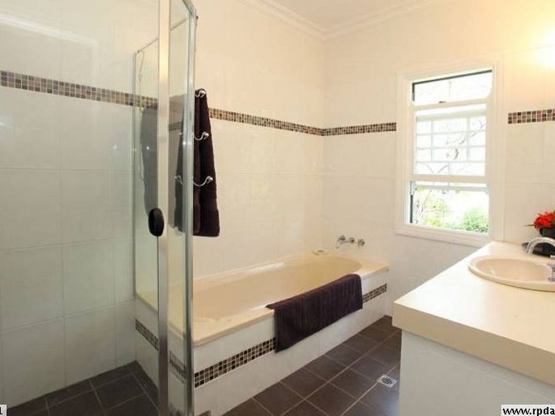 72 Castle Hill Drive South, Gaven QLD 4211