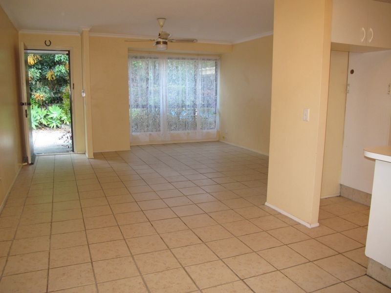 2/7 Gumbeel Court, Highland Park QLD 4211