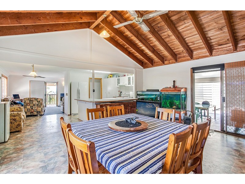 6 Chateau Court, Highland Park QLD 4211