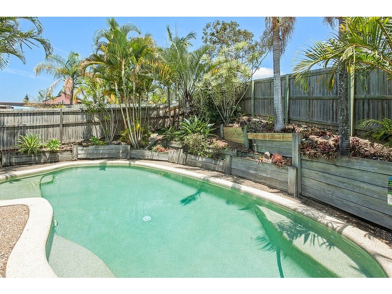 6 Chateau Court, Highland Park QLD 4211