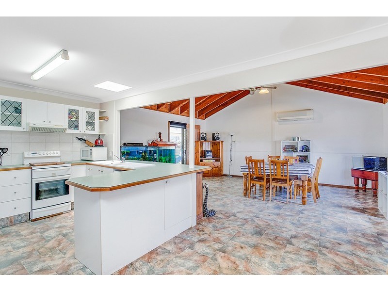 6 Chateau Court, Highland Park QLD 4211