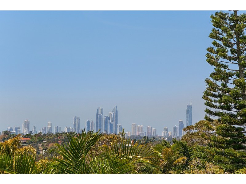 6 Chateau Court, Highland Park QLD 4211