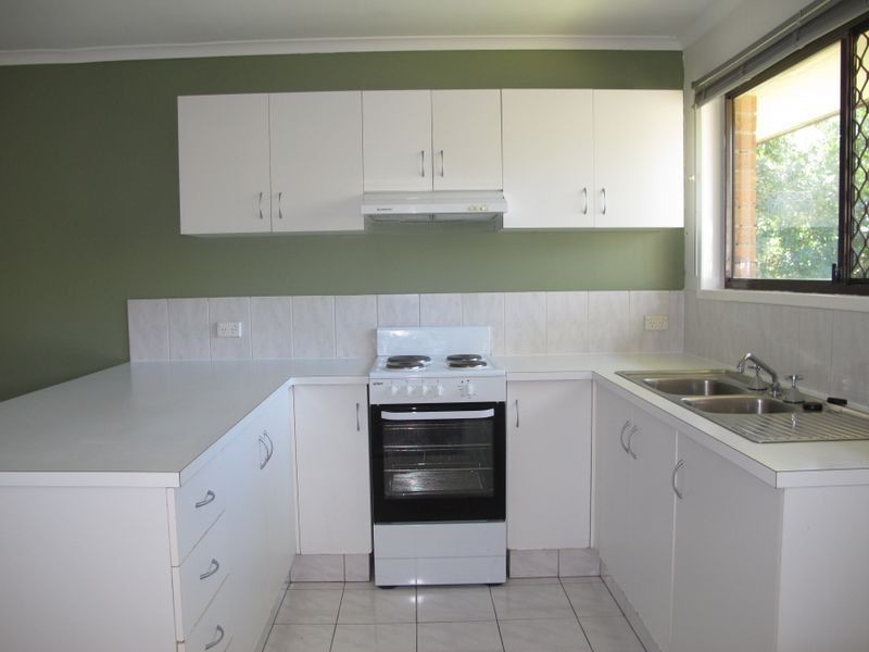 2/12 Wirth Terrace, Highland Park QLD 4211