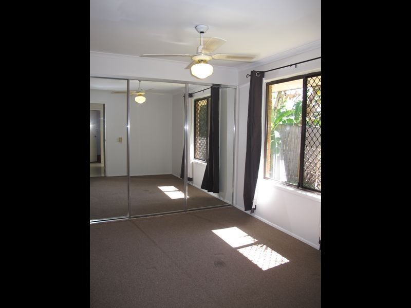 2/12 Wirth Terrace, Highland Park QLD 4211