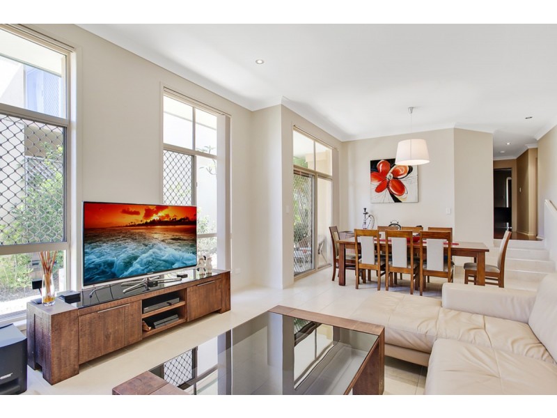 92/152 Palm Meadows Drive, Carrara QLD 4211