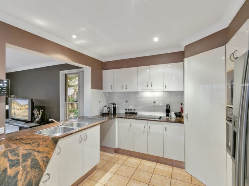 15 Rhiannon Drive, Ashmore QLD 4214