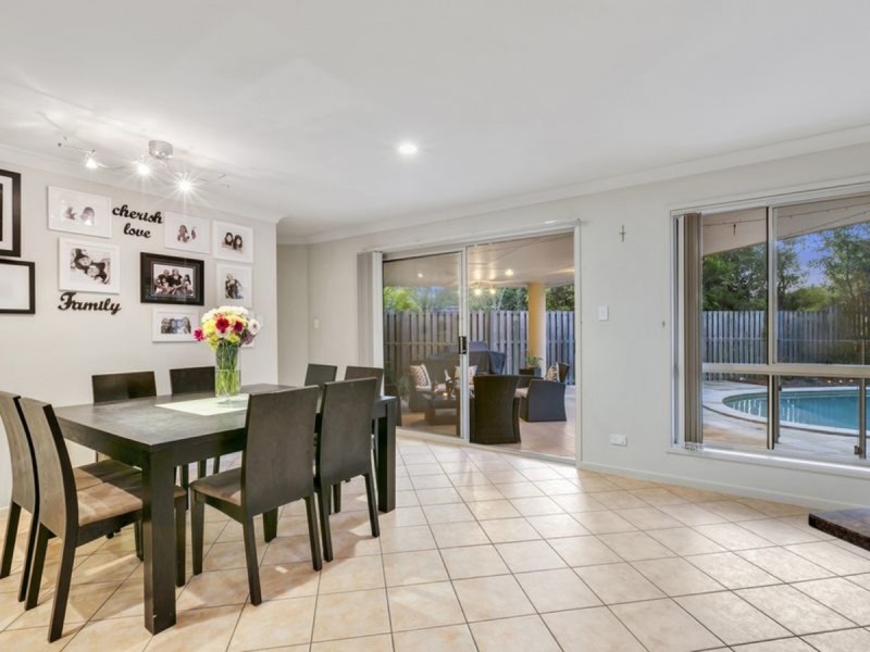 15 Rhiannon Drive, Ashmore QLD 4214