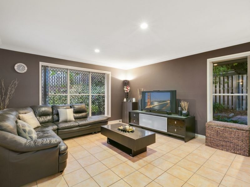 15 Rhiannon Drive, Ashmore QLD 4214
