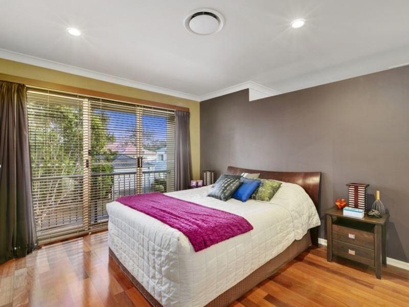 15 Rhiannon Drive, Ashmore QLD 4214