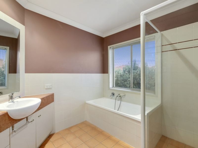 15 Rhiannon Drive, Ashmore QLD 4214