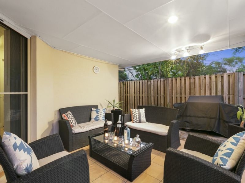 15 Rhiannon Drive, Ashmore QLD 4214