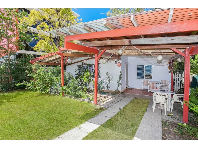 8 Railway Parade, Nerang QLD 4211