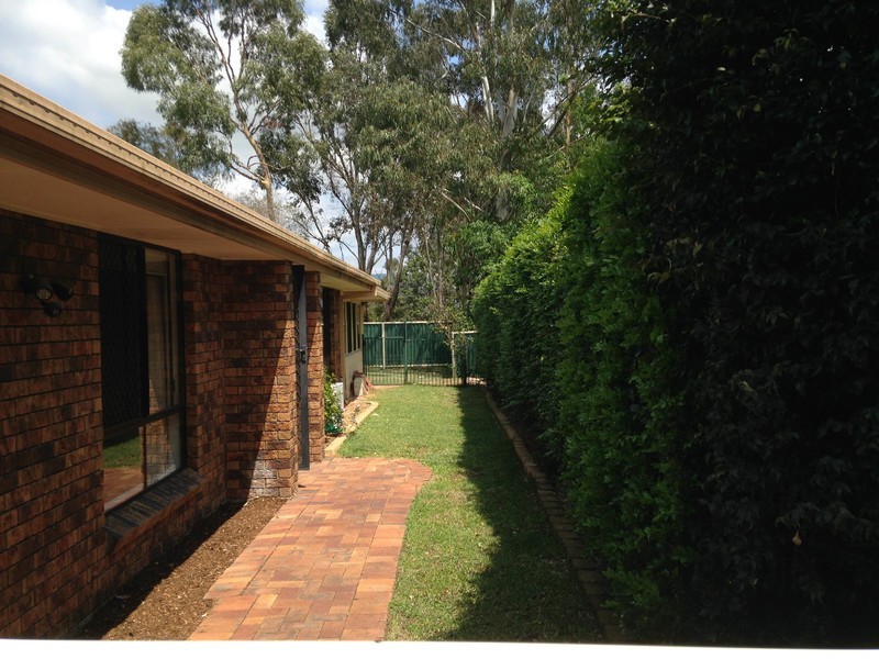 2 Lytham Court, Highland Park QLD 4211