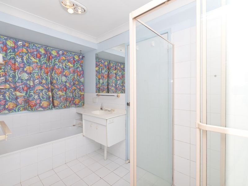 10 Levestam Court, Carrara QLD 4211