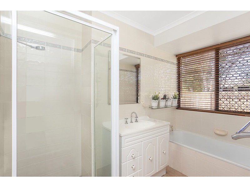 1 Kilmarnock Close, Highland Park QLD 4211