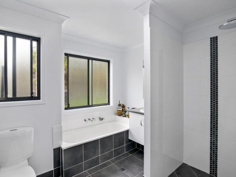 14 Pinnacle Drive, Wongawallan QLD 4210