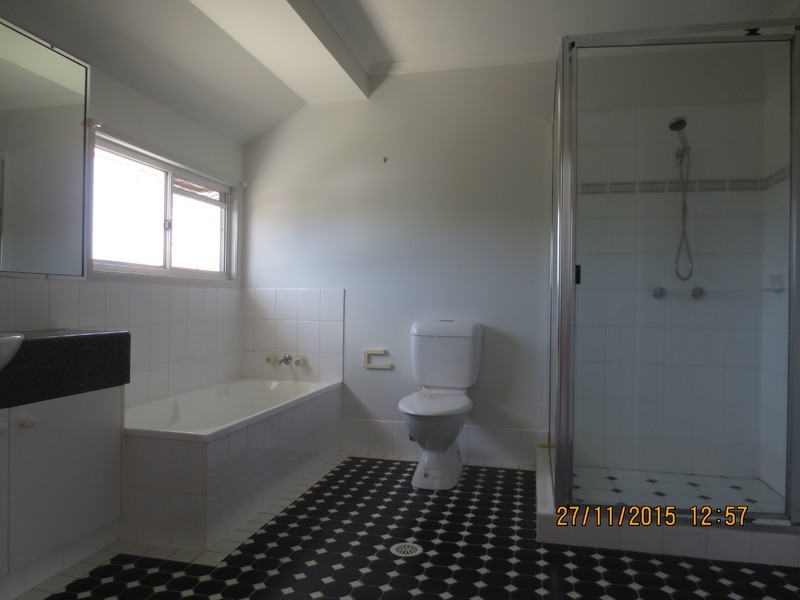 1/2 Tara Terrace, Carrara QLD 4211