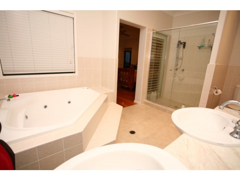 5 Chevron Rise, Highland Park QLD 4211