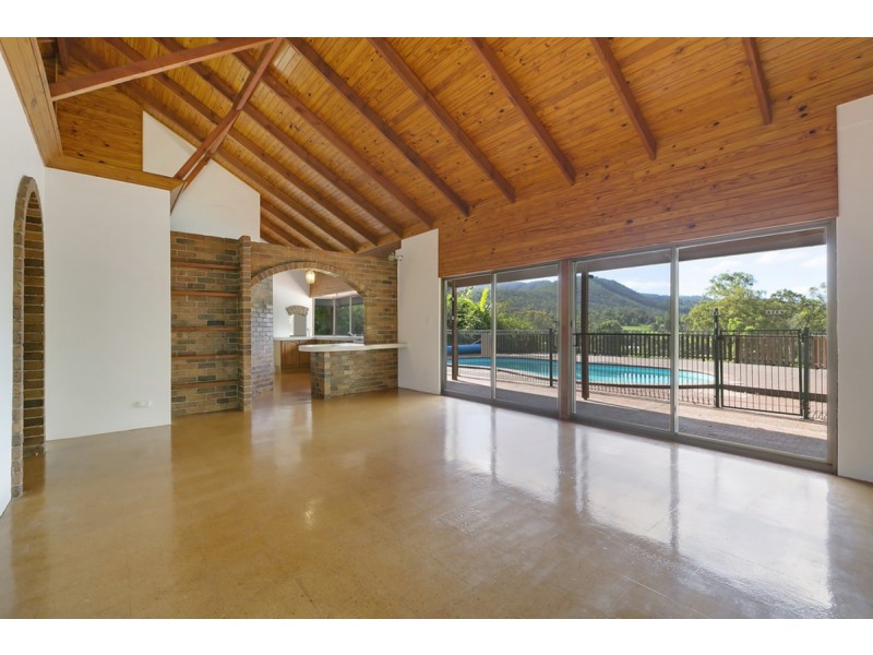 83 Clagiraba Road, Clagiraba QLD 4211