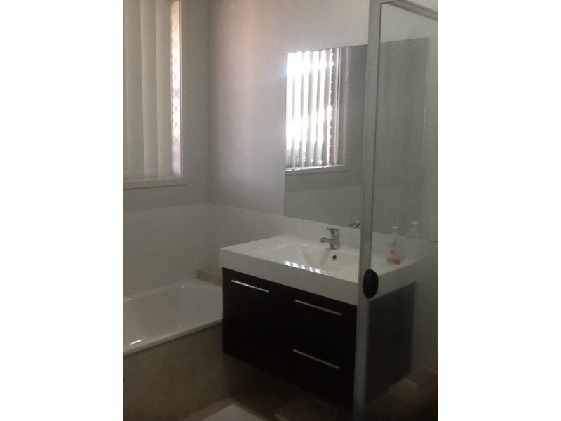 2/11 Abbey Rose Way, Nerang QLD 4211