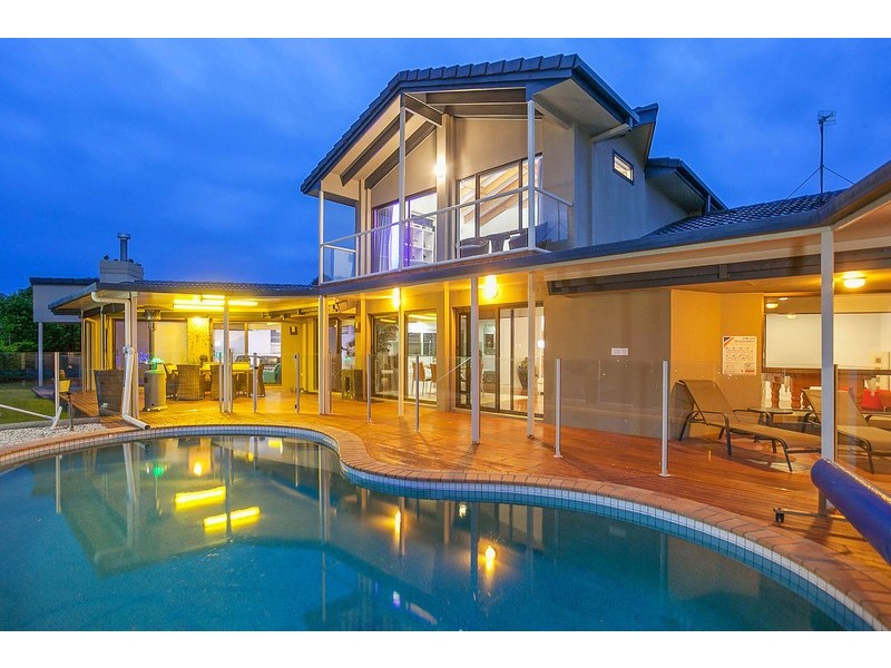 24 Trafalgar Street, Highland Park QLD 4211