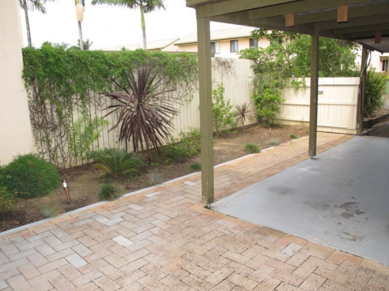 2/111 Little Usher Avenue, Labrador QLD 4215