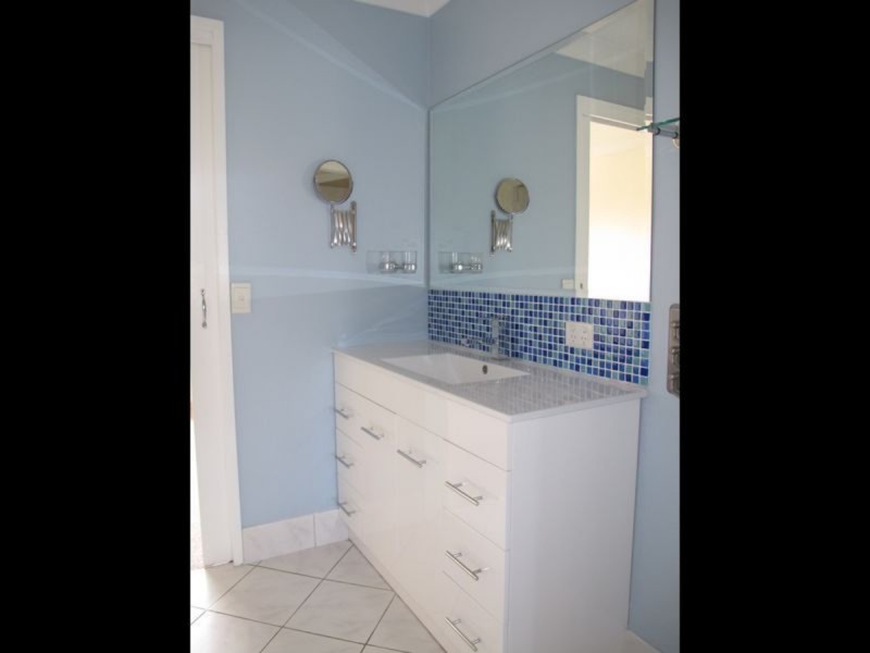 2/111 Little Usher Avenue, Labrador QLD 4215