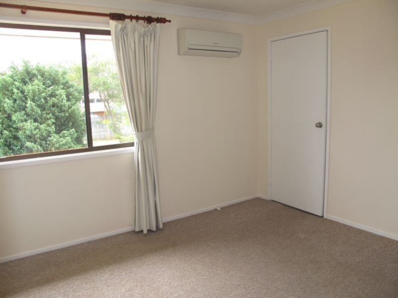 2/111 Little Usher Avenue, Labrador QLD 4215