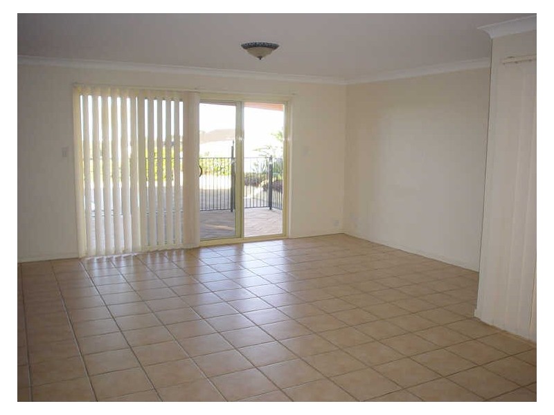 16 Quigan Terrace, Highland Park QLD 4211