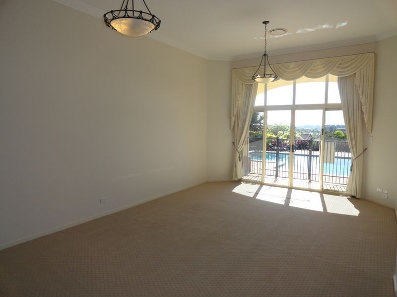 16 Quigan Terrace, Highland Park QLD 4211