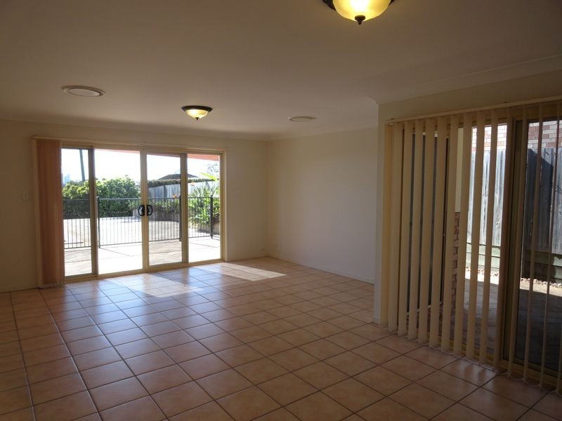 16 Quigan Terrace, Highland Park QLD 4211