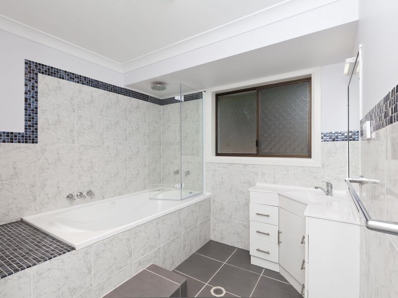9 Clutha Court, Highland Park QLD 4211