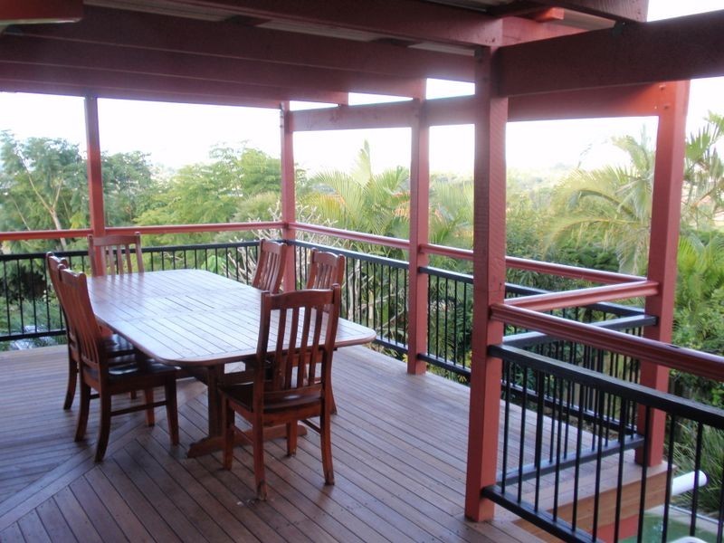 8 Parklane Place, Highland Park QLD 4211