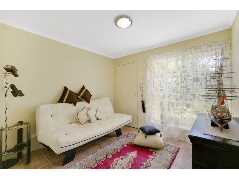 10 Issell Place, Highland Park QLD 4211