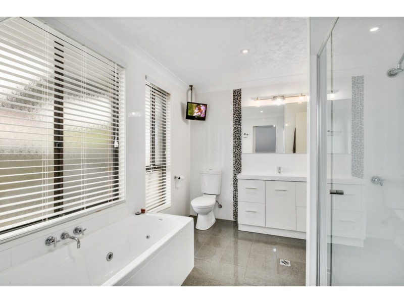 5 Farro Court, Carrara QLD 4211