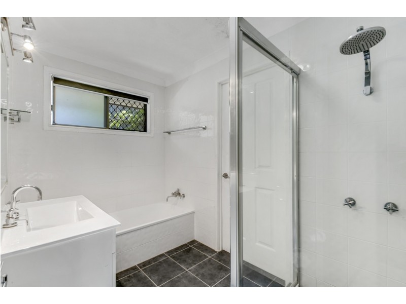 26 Pappas Way, Carrara QLD 4211