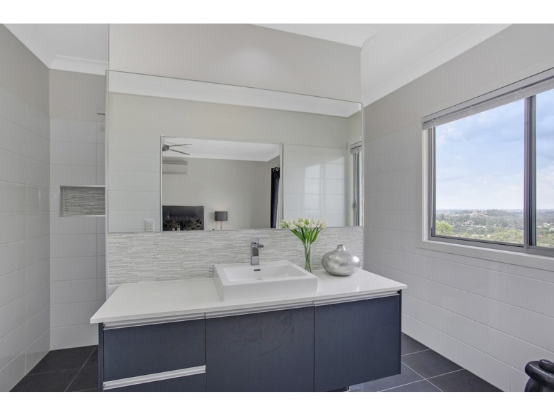 24 Ardrossan Place, Highland Park QLD 4211