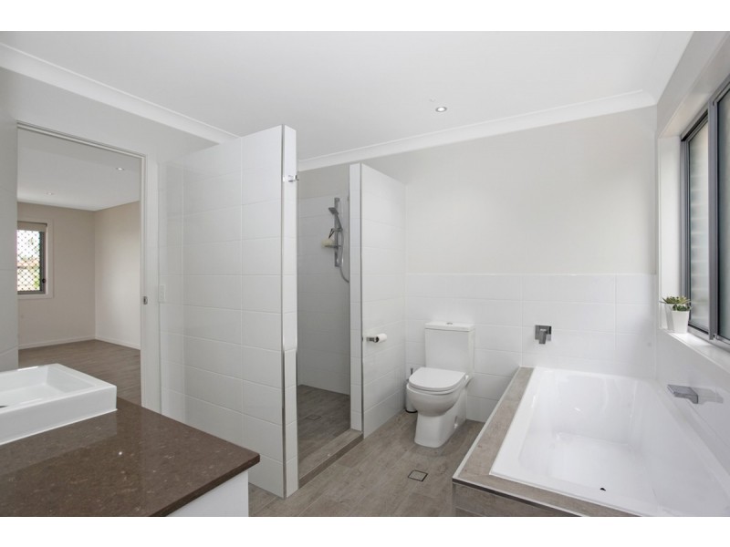 24 Ardrossan Place, Highland Park QLD 4211