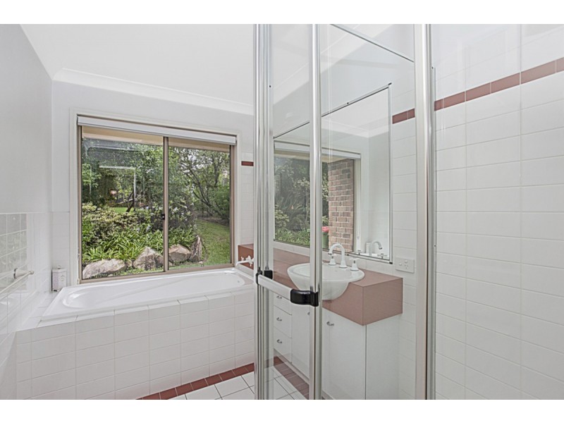 16 Parklane Place, Highland Park QLD 4211