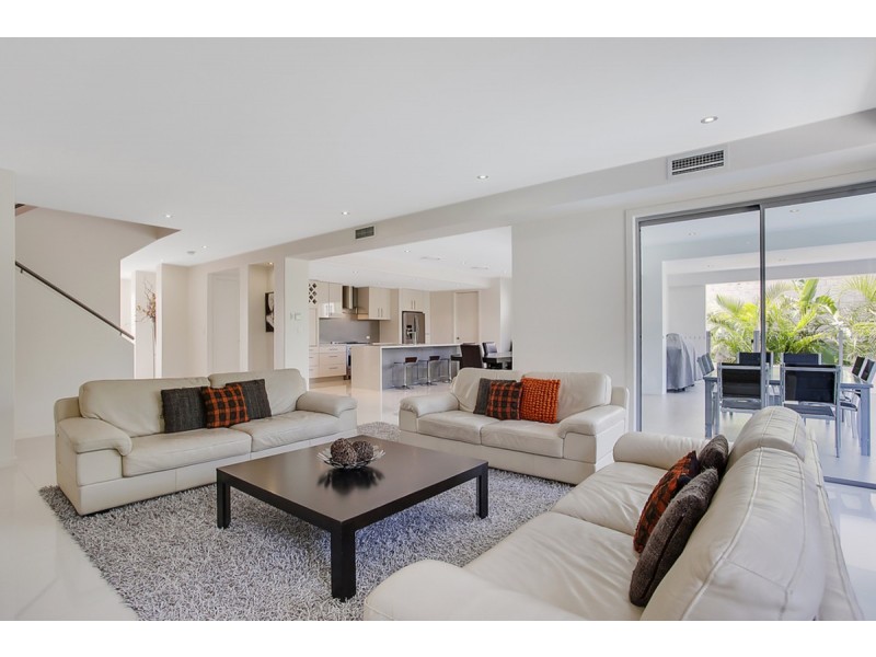 30 Tara Vista Boulevard, Highland Park QLD 4211