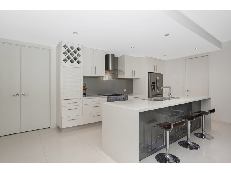 30 Tara Vista Boulevard, Highland Park QLD 4211
