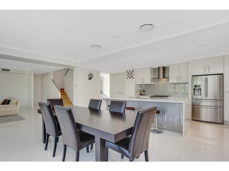 30 Tara Vista Boulevard, Highland Park QLD 4211