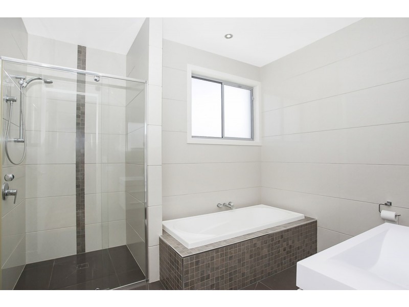 30 Tara Vista Boulevard, Highland Park QLD 4211