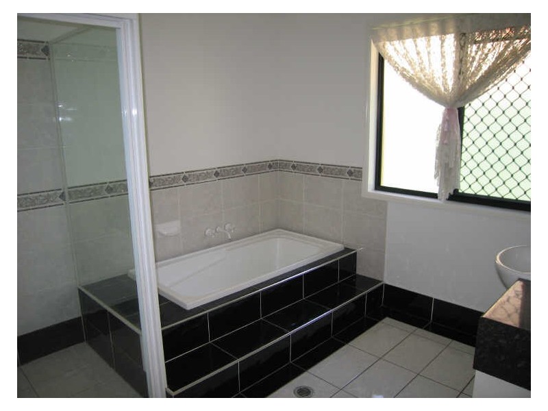 75 Armstrong Way, Highland Park QLD 4211