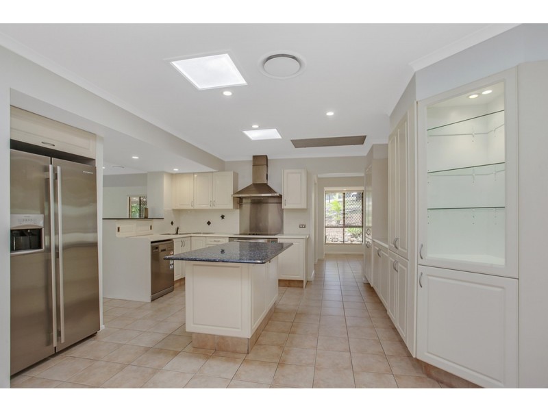 39 Winderadeen Drive, Highland Park QLD 4211